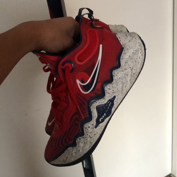 Size 4 - Picture 3 of 3